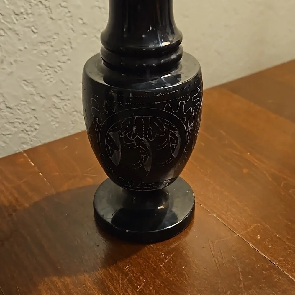VTG Black Onyx Floral Etched Castlecore Outdoor Patio Vase - Picture 5 of 10